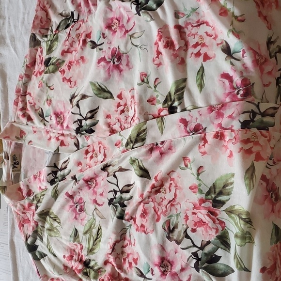 Show me your Mumu Brie White Pink Floral Tie Sz. OS Robe - Picture 10 of 10